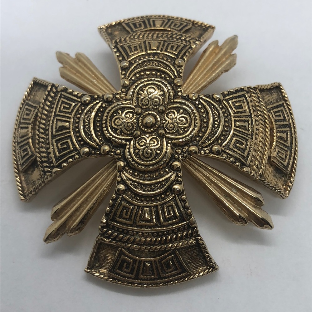 Fashion Unique Brooch/Pendant by Accessocraft NYC